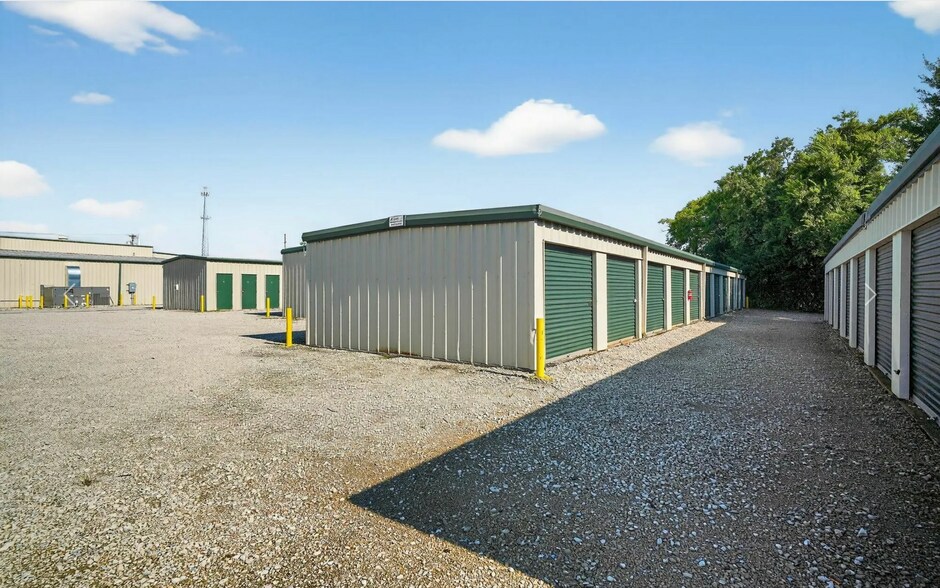 More Photos Of 2209 Richard St, Abbeville Self Storage For Sale