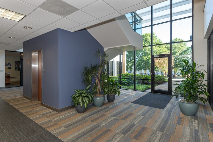 More Photos Of 8001 Franklin Farms Dr, Richmond Unknown For Lease