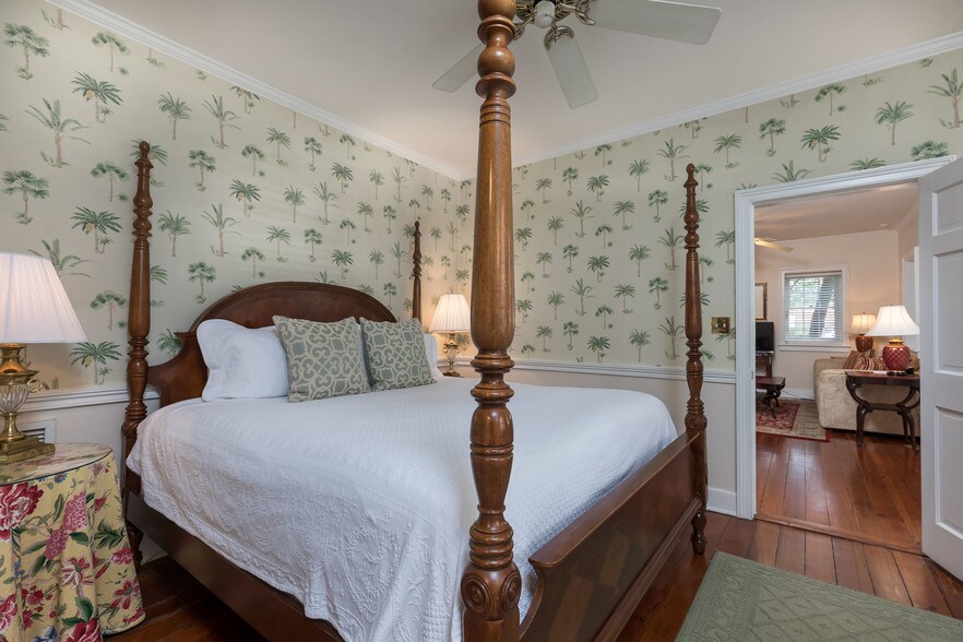 More Photos Of 117 Broad St, Charleston Hotel For Sale