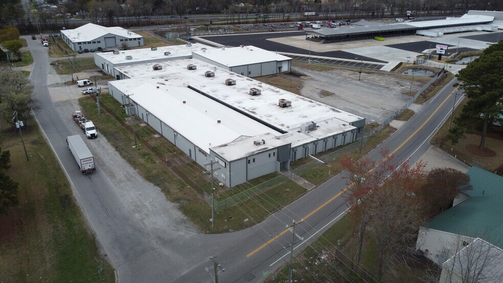 More Photos Of 2615 Elmhurst Ln, Portsmouth Warehouse For Lease
