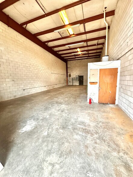More Photos Of 113 S First Colonial Rd, Virginia Beach Flex For Sale