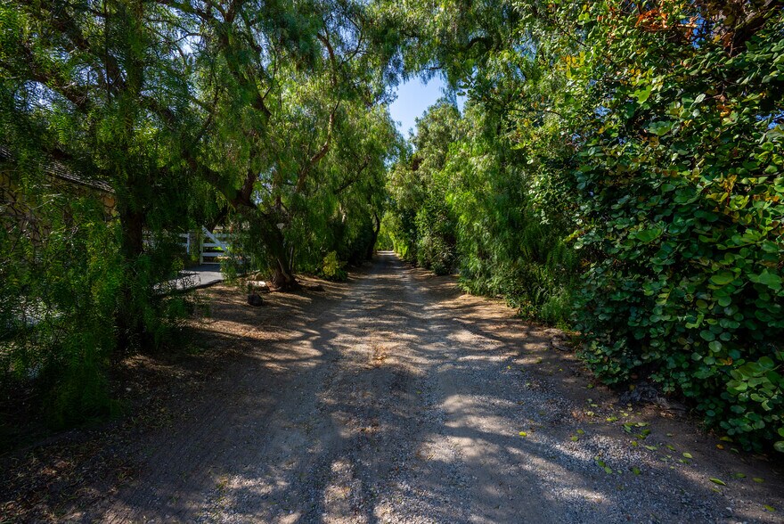 More Photos Of 10845 Meads, Orange Specialty For Sale