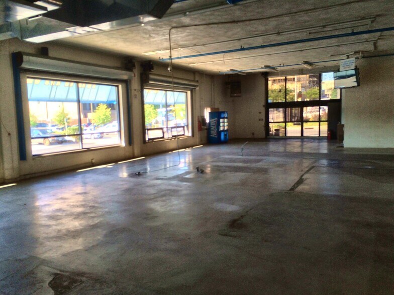 More Photos Of 65 River St, New Rochelle Showroom For Lease