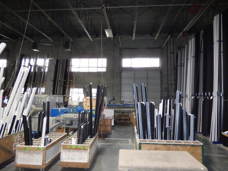 More Photos Of 8104 Evans Rd, Chilliwack Manufacturing For Sale