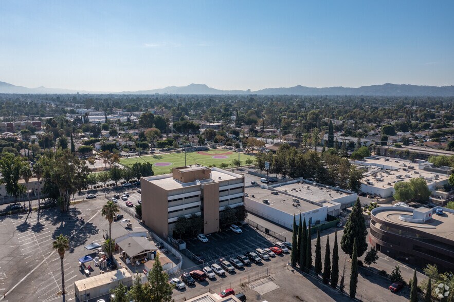 More Photos Of 6851 Lennox Ave, Van Nuys Office For Lease