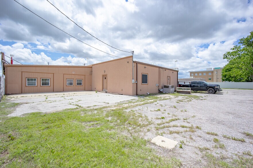 More Photos Of 5121 SE 15th St, Oklahoma City Freestanding For Sale