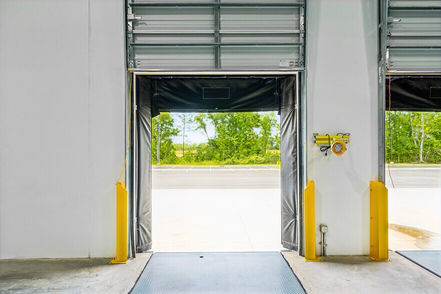 More Photos Of 420 Strathmore Rd, Summerville Unknown For Lease