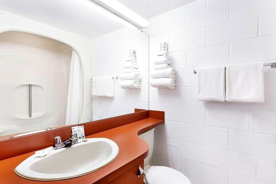 More Photos Of 45 Service Rd N, Moose Jaw Hotel For Sale