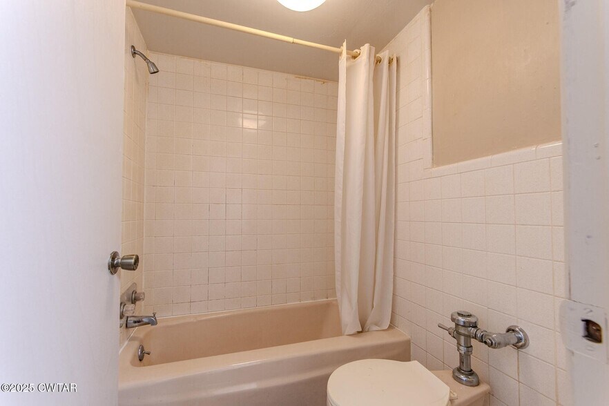 More Photos Of 618 N 22nd Ave, Humboldt Hotel For Sale