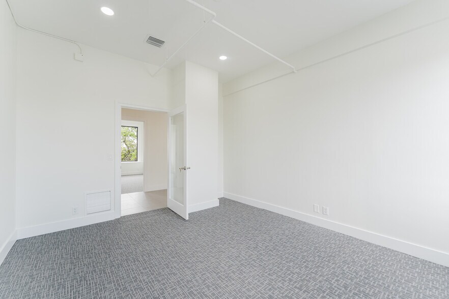 More Photos Of 411 E Atlantic Ave, Delray Beach Storefront Retail Office For Lease
