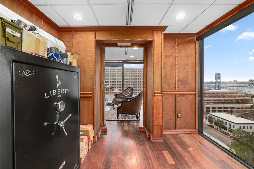 More Photos Of 233 E Bay St, Jacksonville Office For Sale