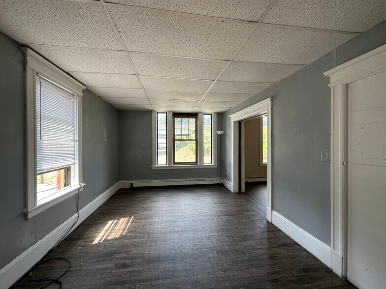 More Photos Of 197 S Leonard St, Waterbury Apartments For Sale