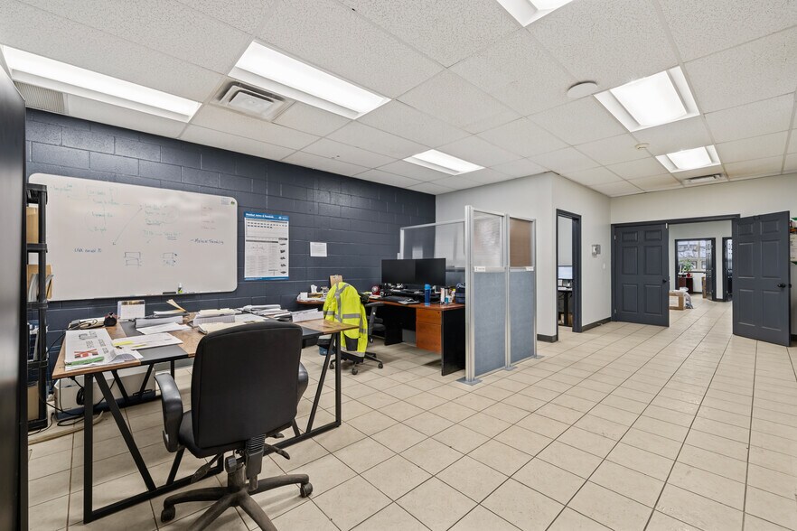 More Photos Of 306 Darrell Dr, Ayr Flex For Sale