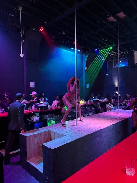 More Photos Of 912 71st St, Miami Beach Bar For Lease