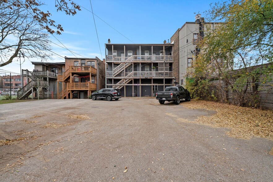 More Photos Of 2754 W Fullerton Ave, Chicago Freestanding For Lease