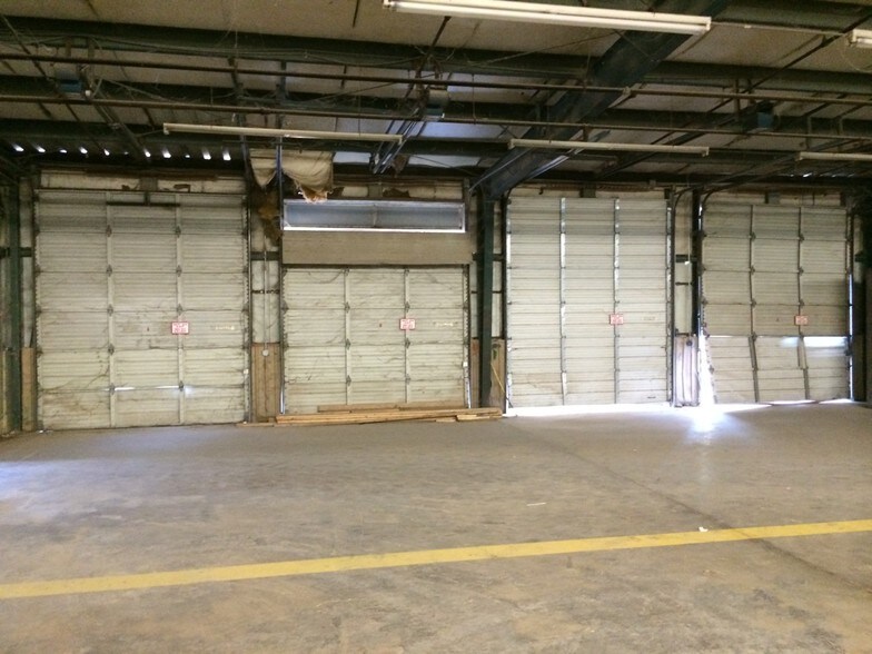 More Photos Of 1301 East Ave, Carrizo Springs Warehouse For Lease
