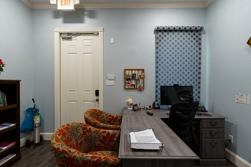More Photos Of 13688 Breton Ridge St, Houston Medical For Sale