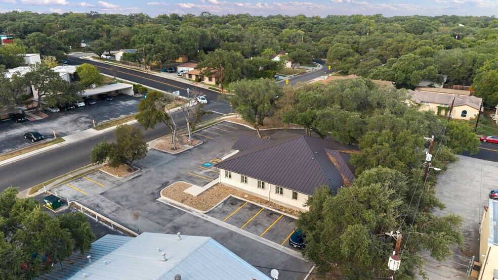 More Photos Of 9518 Tioga Dr, San Antonio Office For Sale