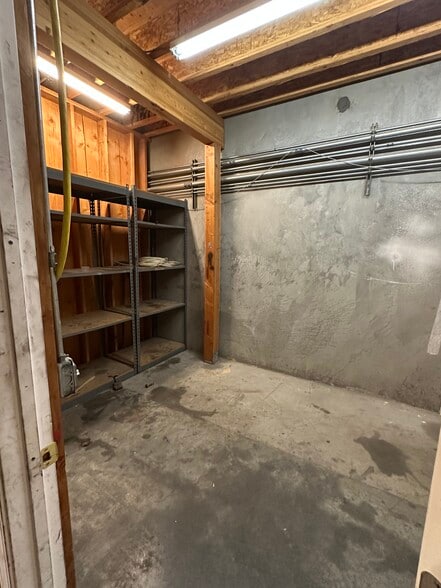 More Photos Of 671 Willow Pass Rd, Pittsburg Warehouse For Lease