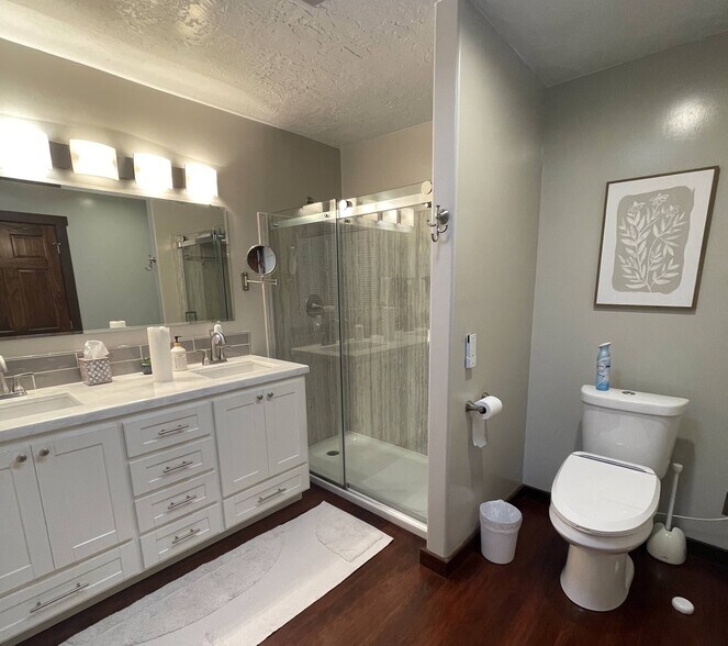 More Photos Of 171 S Broadway, Coos Bay General Retail For Sale