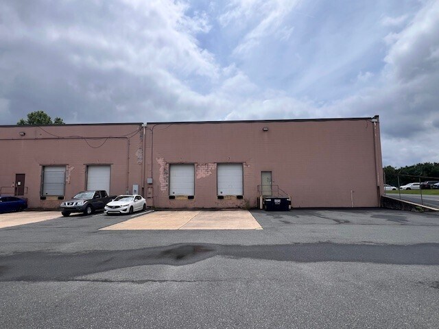 More Photos Of 301 Ruthar Dr, Newark Flex For Lease