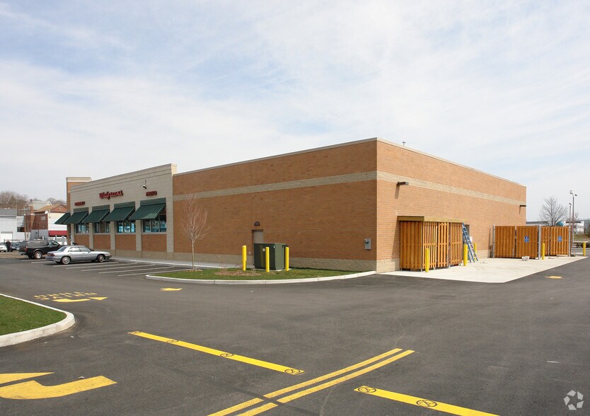 More Photos Of 698 Bank St, New London Freestanding For Sale