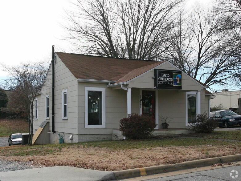 More Photos Of 1911 Margaret St, Winston-Salem Freestanding For Sale