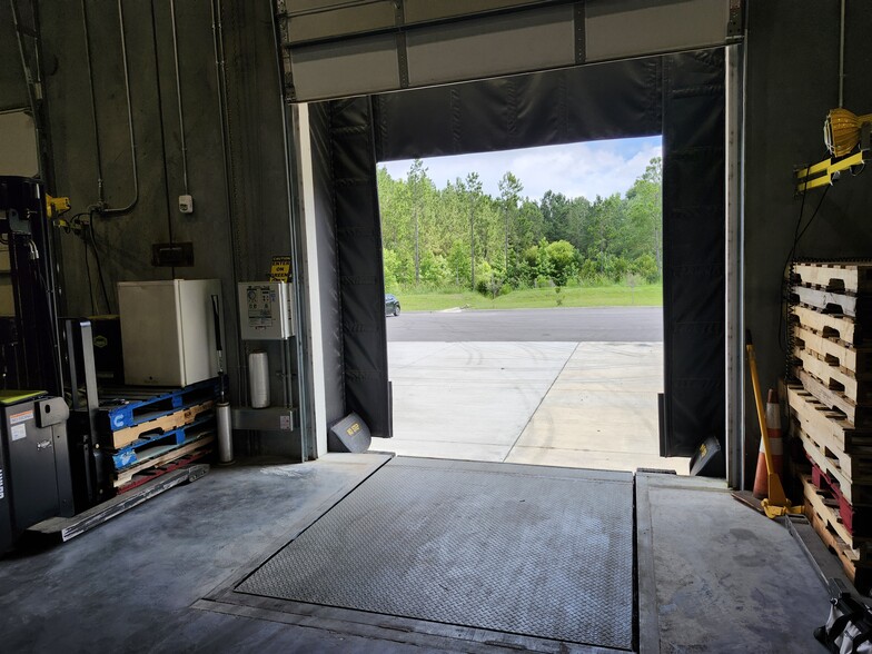 More Photos Of 528 Sunbury Rd, Midway Warehouse For Sale