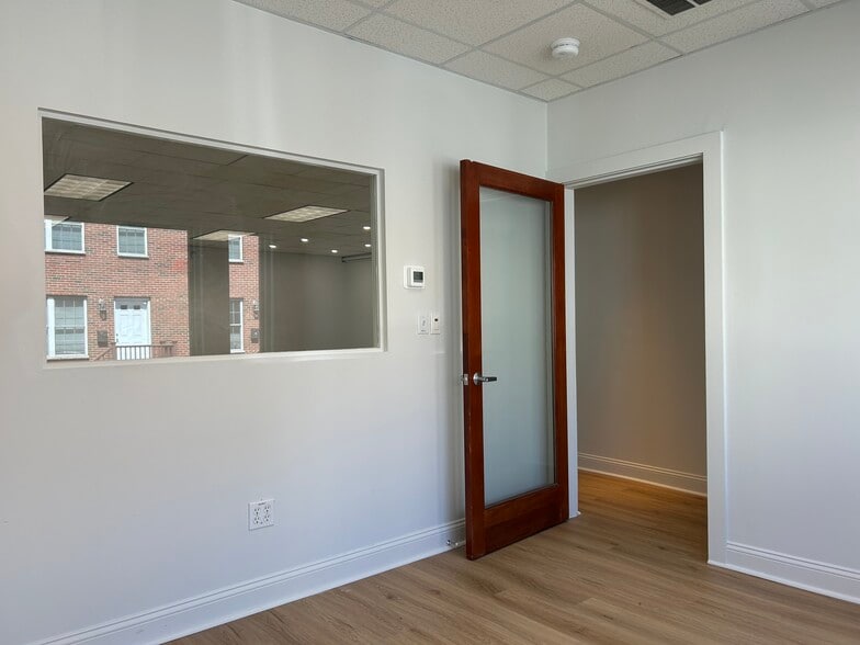 More Photos Of 20 Maplewood Ave, Gloucester Light Distribution For Lease