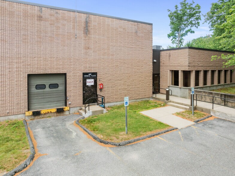 More Photos Of 1 Cornell Pl, Wilmington Warehouse For Lease