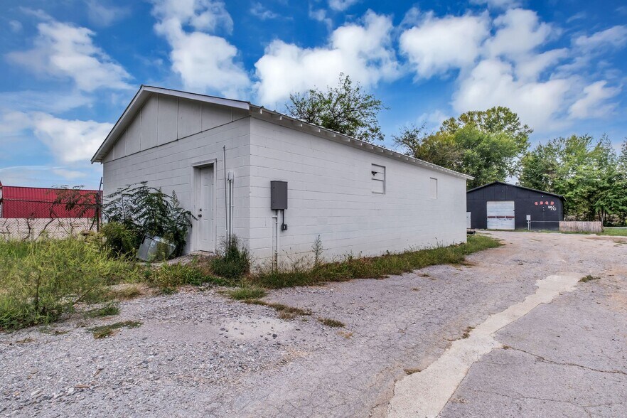 More Photos Of 1409 Buffalo Rd, Lawrenceburg Warehouse For Lease