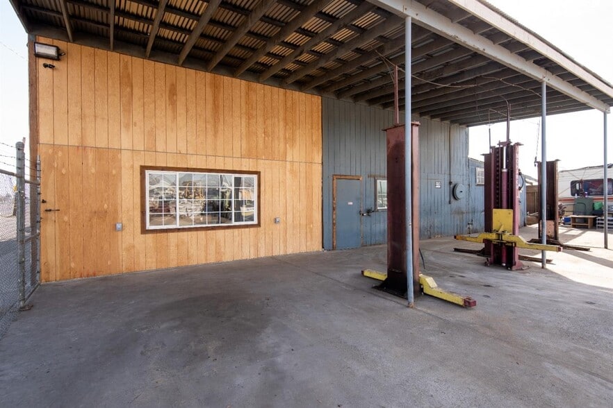 More Photos Of 1095 S 9th St, Modesto Auto Repair For Sale