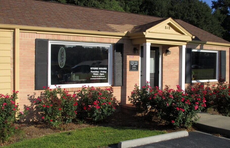 More Photos Of 848 S Cobb Dr, Marietta Storefront Retail Office For Sale