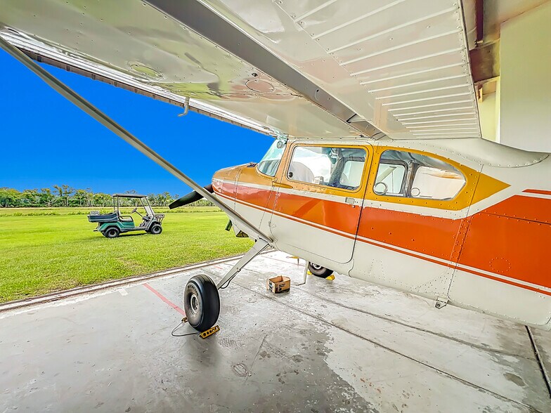 More Photos Of 7001 W Jones Ave, Mount Dora Airplane Hangar For Sale
