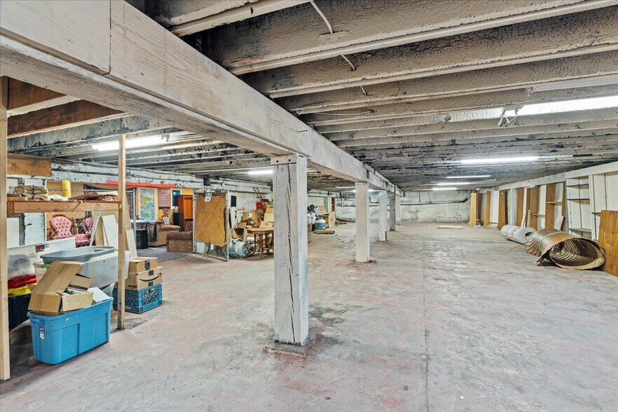 More Photos Of 3384 SE Milwaukie Ave, Portland Storefront For Lease