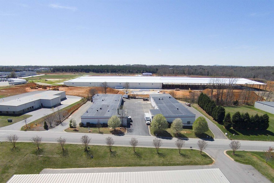 More Photos Of 159 Barley Park Ln, Mooresville Manufacturing For Lease