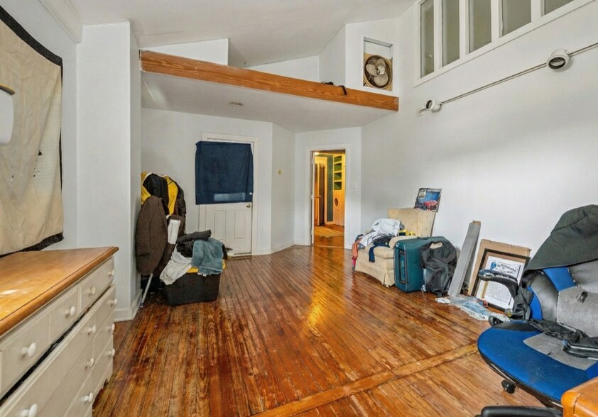 More Photos Of 315-317 Castle St, Wilmington Storefront Retail Residential For Sale