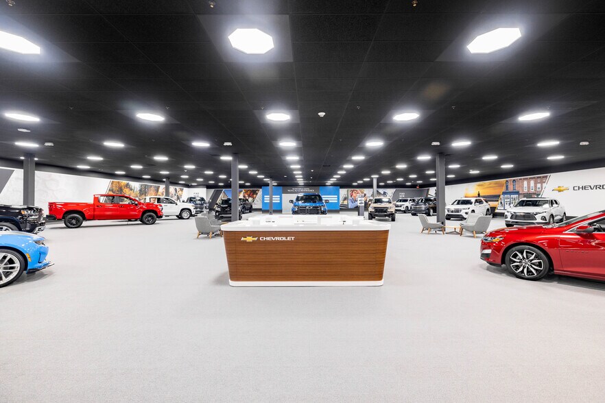 More Photos Of 35700 Van Dyke Ave, Sterling Heights Freestanding For Lease