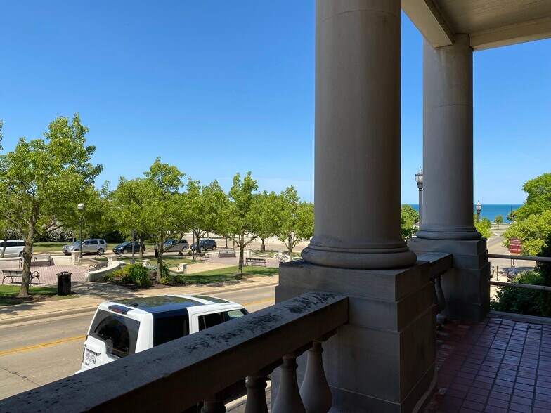 More Photos Of 601 Lake Ave, Racine Office For Lease