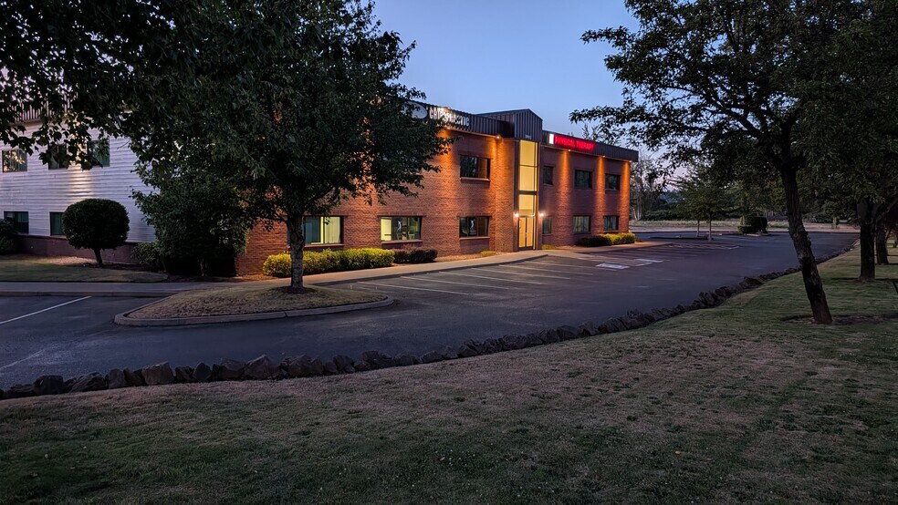 More Photos Of 20055 SW Pacific Hwy, Sherwood Office For Lease