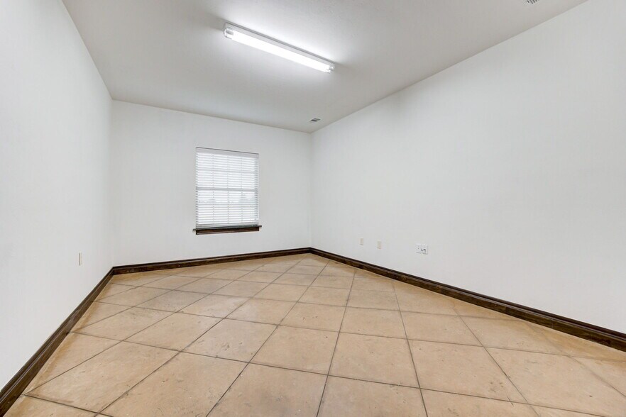 More Photos Of 11575 S Western Ave, Edmond Office For Sale