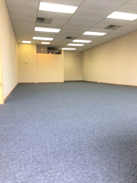 More Photos Of 121 Springfield Ave, Joliet Storefront Retail Office For Lease