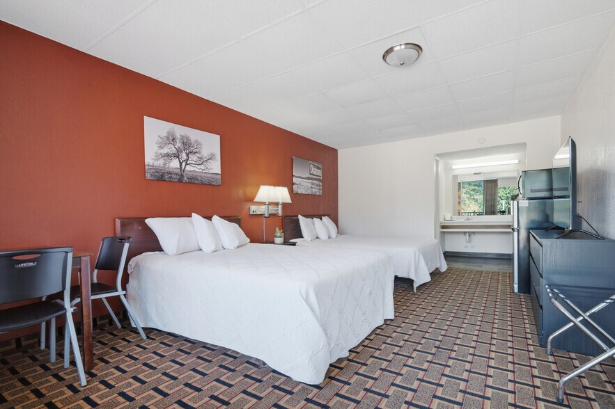 More Photos Of 100 W Wilson St, Valliant Hotel For Sale