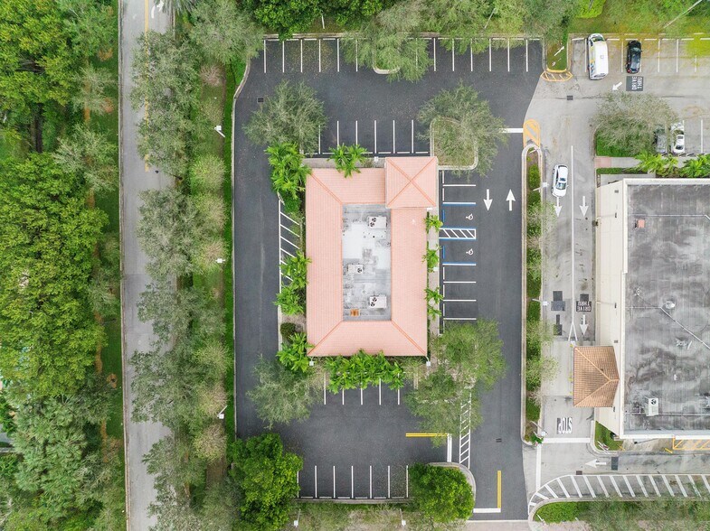 More Photos Of 4471 Weston Rd, Weston Freestanding For Lease