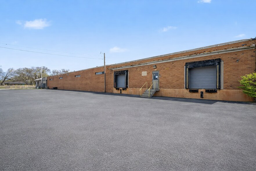 More Photos Of 1121 Skyline Dr, Hopkinsville Manufacturing For Lease