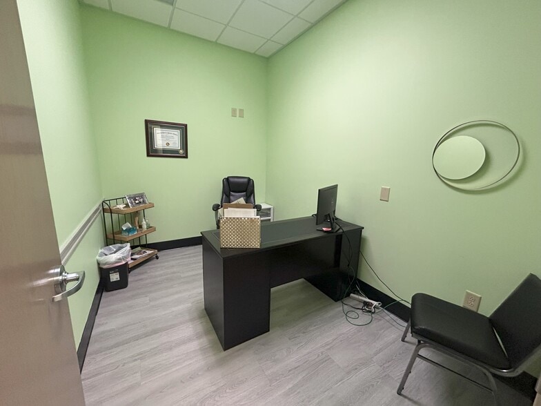 More Photos Of 2287 Henry Tecklenburg Dr, Charleston Office For Lease