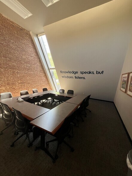 More Photos Of 2308-2320 W 17th St, Greeley Unknown For Lease