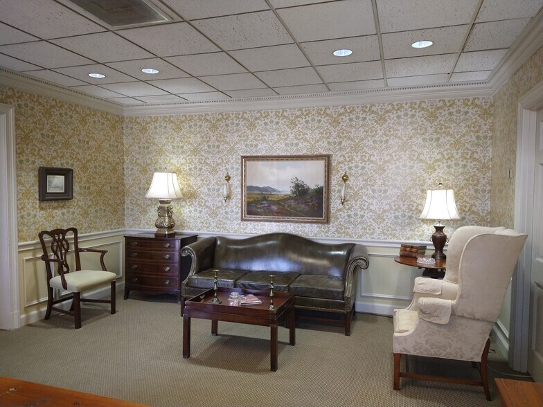 More Photos Of 141 New St, Macon-Bibb Office For Lease