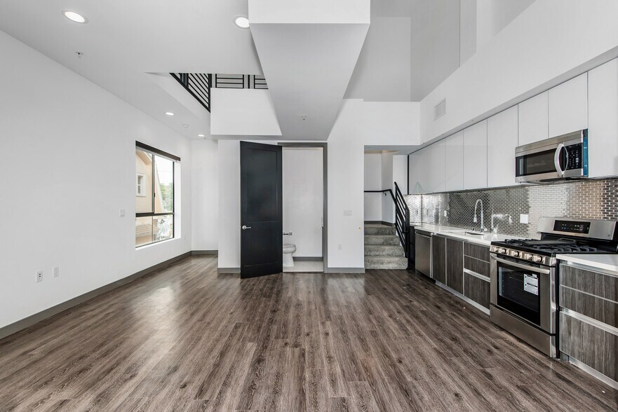More Photos Of 644 N Normandie Ave, Los Angeles Apartments For Sale
