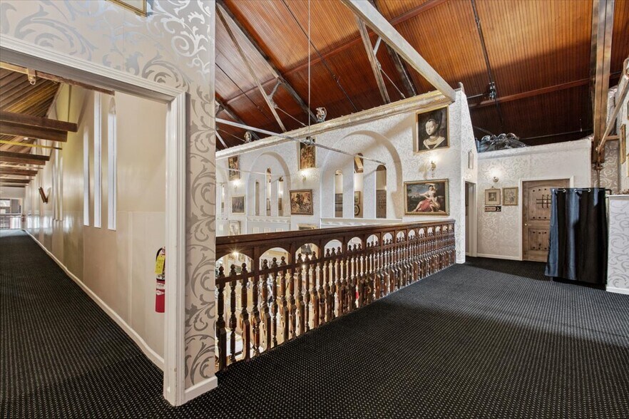 More Photos Of 49 Florida Ave, Amsterdam Hospitality For Sale